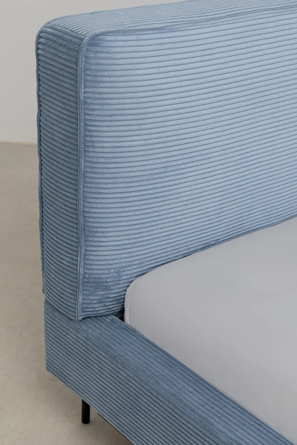 KARE Design Bed East Side Cord Blue 160x200cm Store