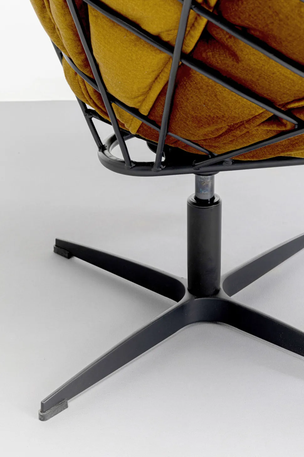 KARE Design Draaibare Fauteuil + Hocker Blossom Flash Sale